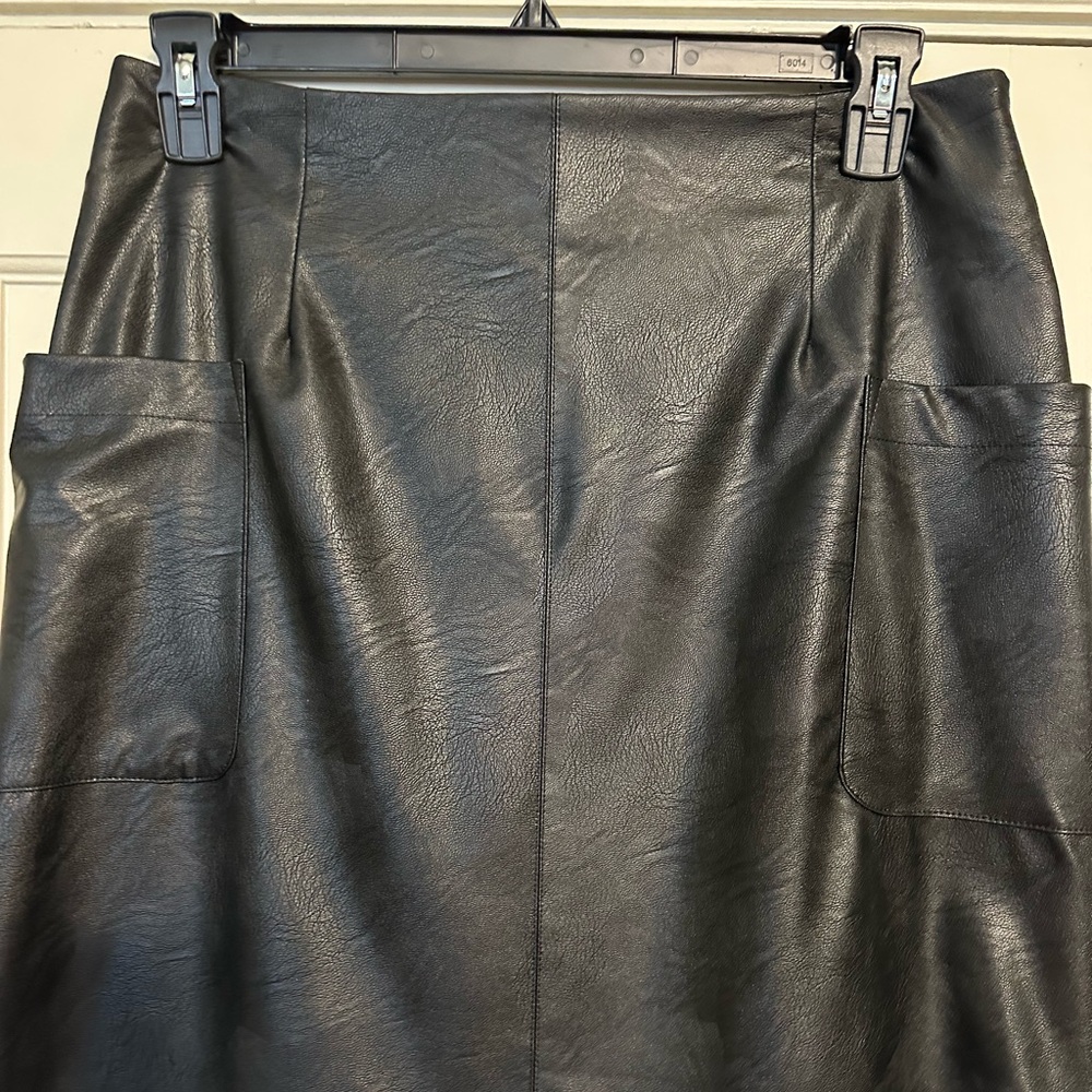 Karen Kane Black Faux Leather short Skirt